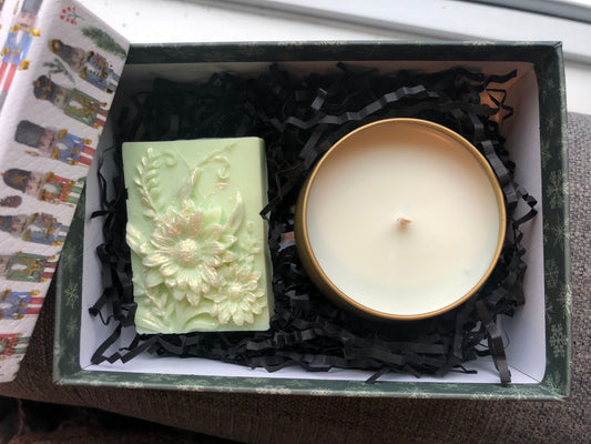 La Foret Candle + Soap Holiday Gift Set